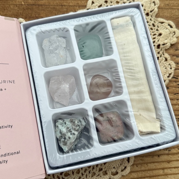 LOVE | Crystal Collection - Picture 4 of 5